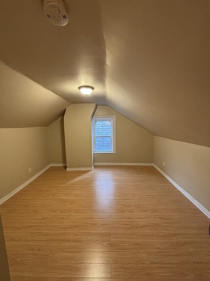 335 Nepean - Photo 3 of 8