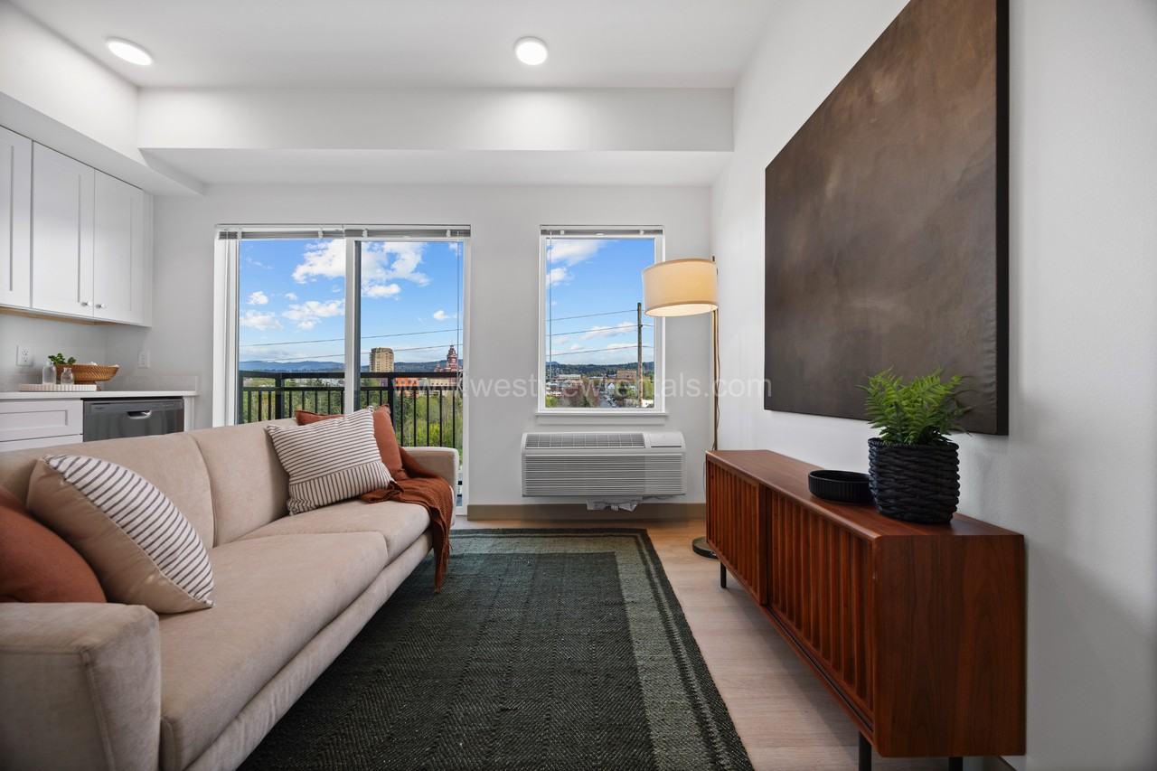711 Astor Street - Studio XL #XL - Photo 3 of 28