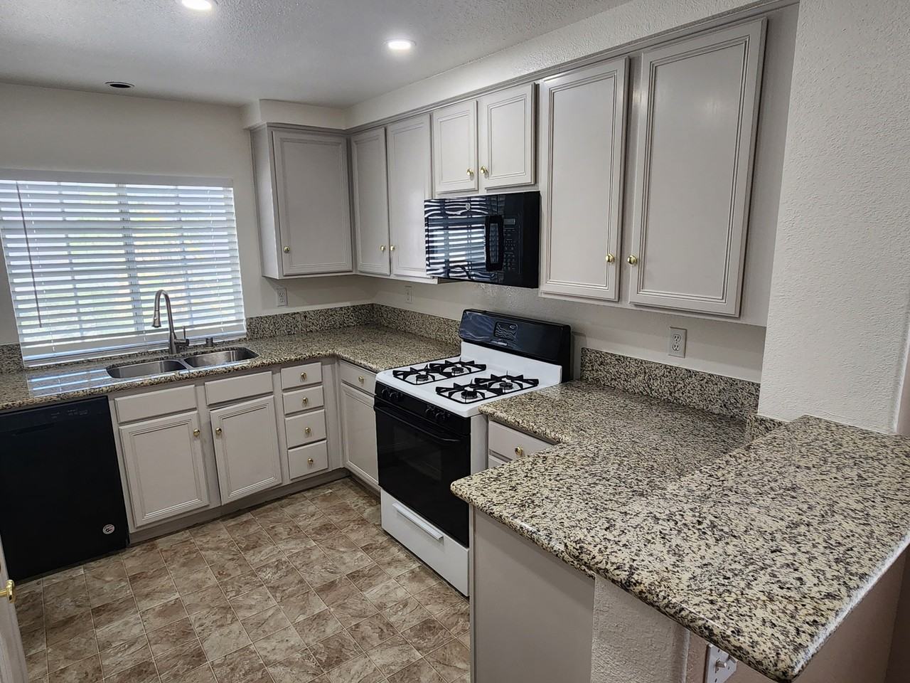 5201 S. Torrey Pines DriveUnit 1219 #1219 - Photo 5 of 13