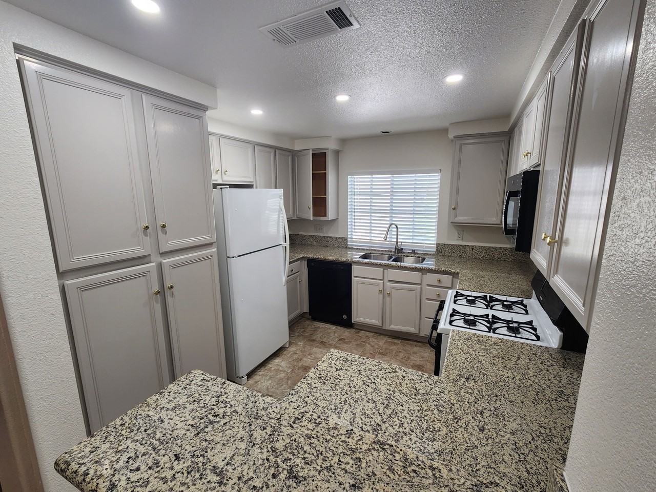 5201 S. Torrey Pines DriveUnit 1219 #1219 - Photo 6 of 13