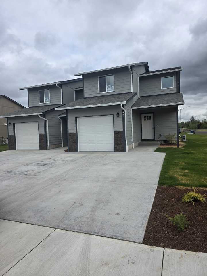 389 Clover St #389 - Photo 2 of 2