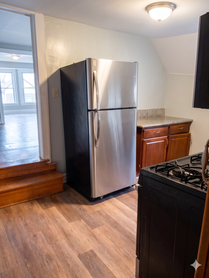 217 217 West Tupper StreetUnit 2 #2 - Photo 2 of 5