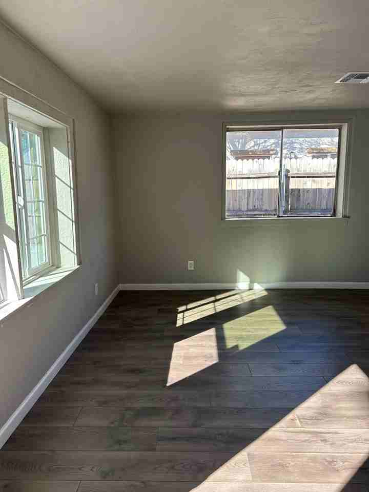 212 W Blacklidge Dr #1 - Photo 3 of 8