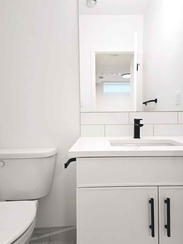 11640 83 St Nw Bsmt 11640 - Photo 7 of 8