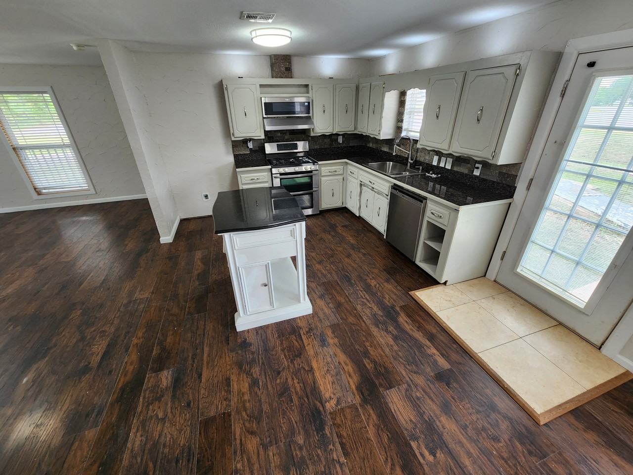 101 N Division St #1 - Photo 5 of 20