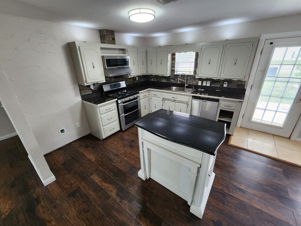 101 N Division St #1 - Photo 7 of 20