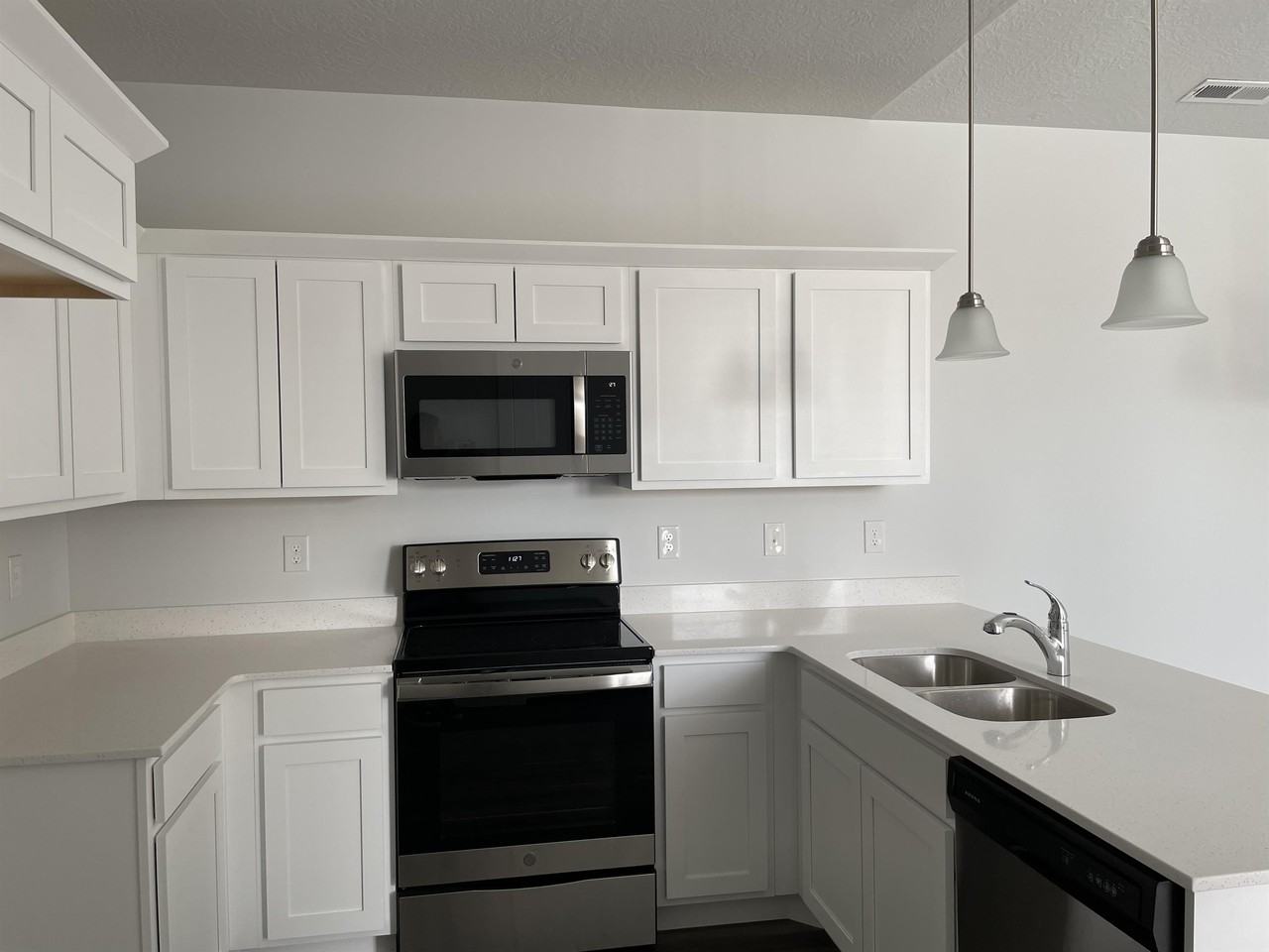 302 W 435 N #R302 - Photo 2 of 23