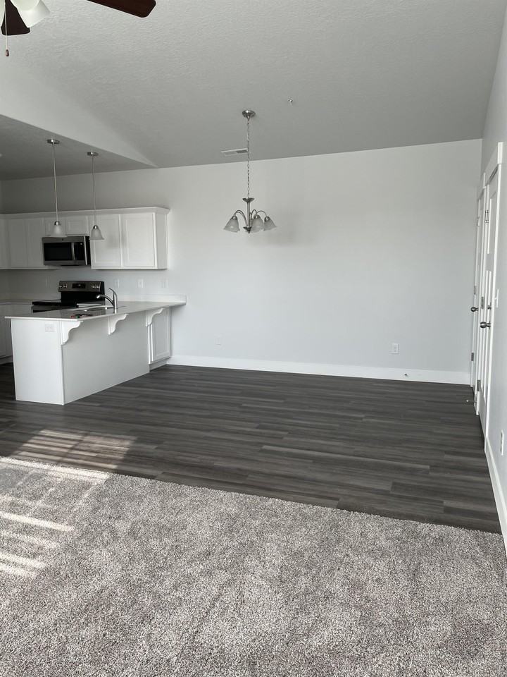 302 W 435 N #R302 - Photo 3 of 23