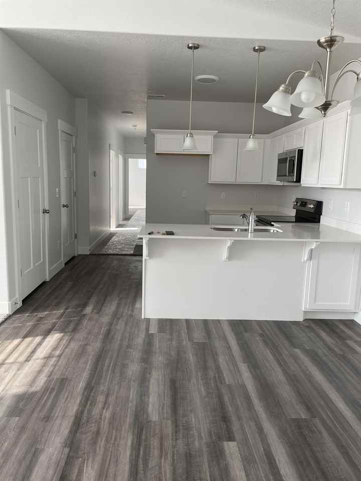 302 W 435 N #R302 - Photo 4 of 23