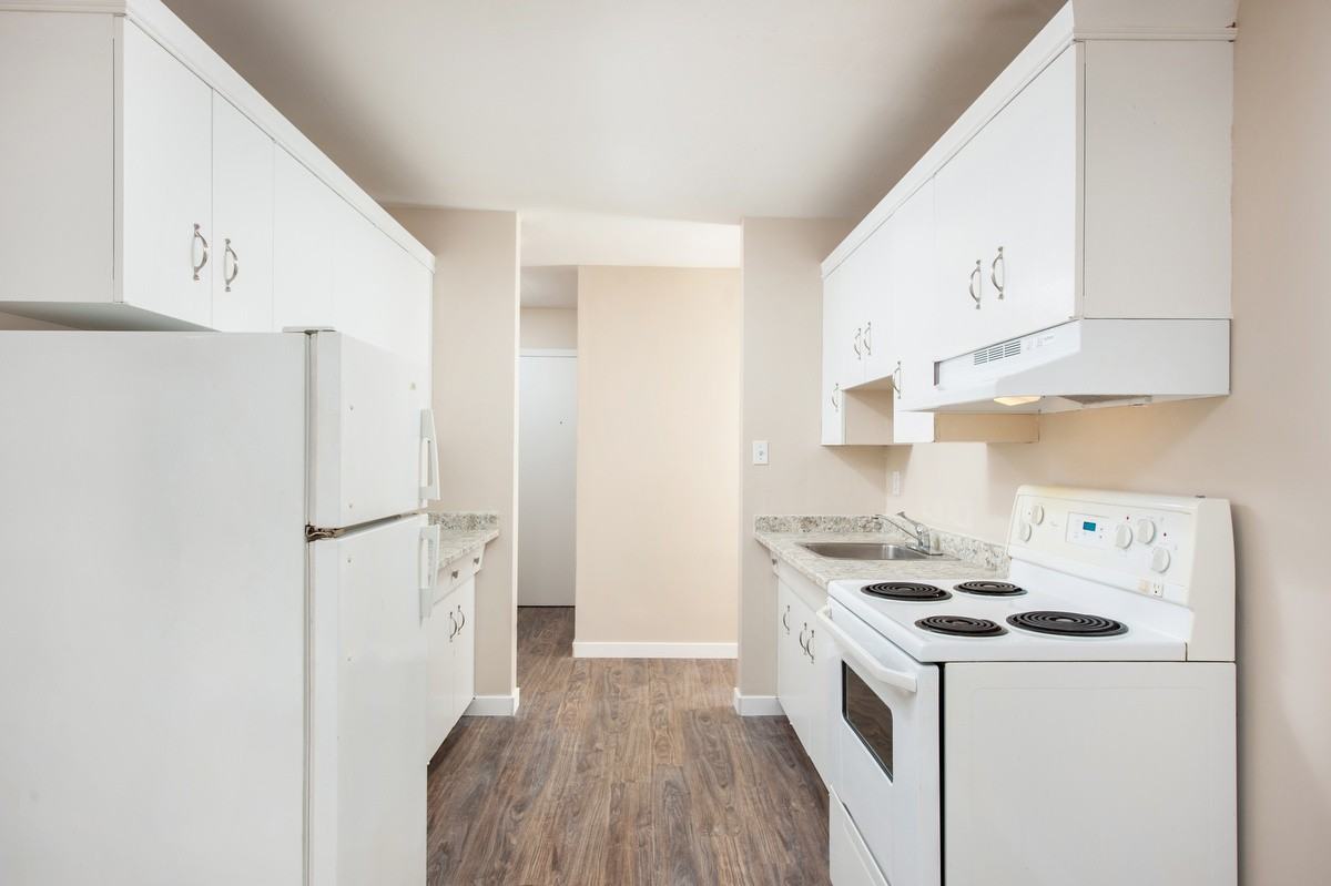 Shaughnessy Manor - Photo 3 of 24