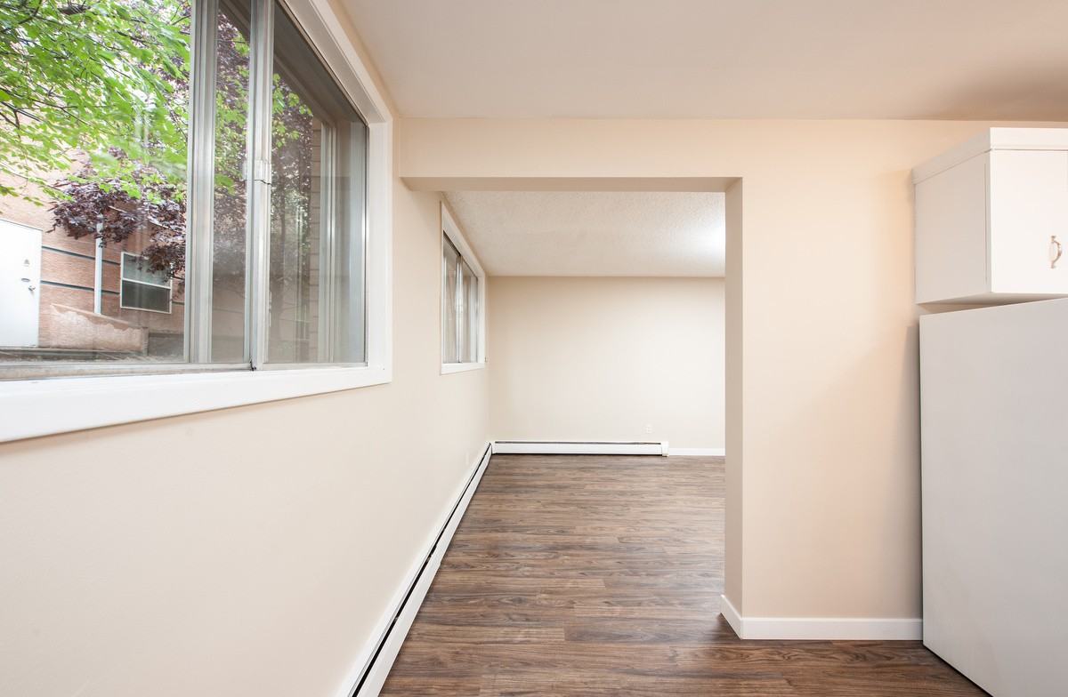 Shaughnessy Manor - Photo 7 of 24