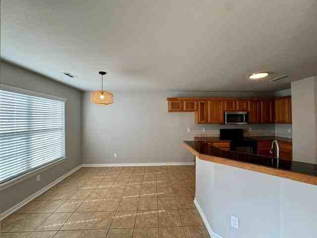 6014 S 36th St #1 - Photo 5 of 25