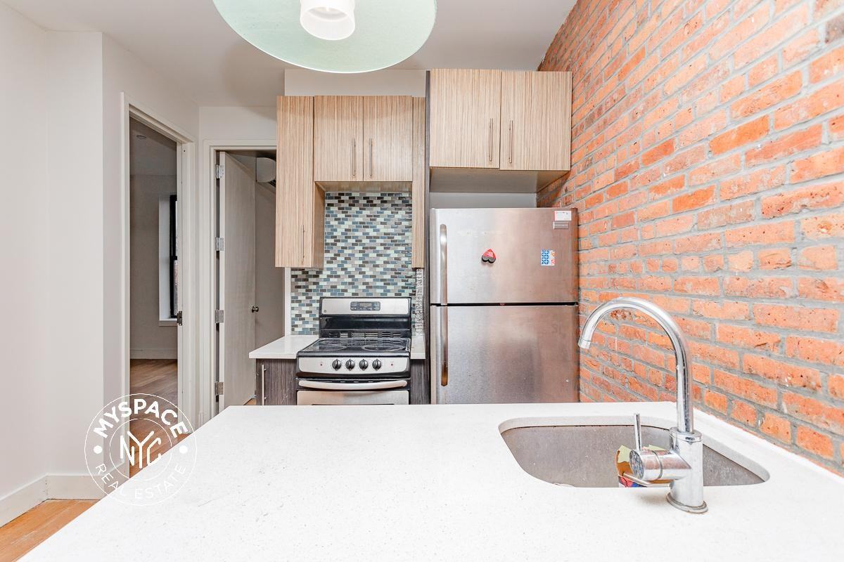 410 Gates Ave #4F - Photo 3 of 11