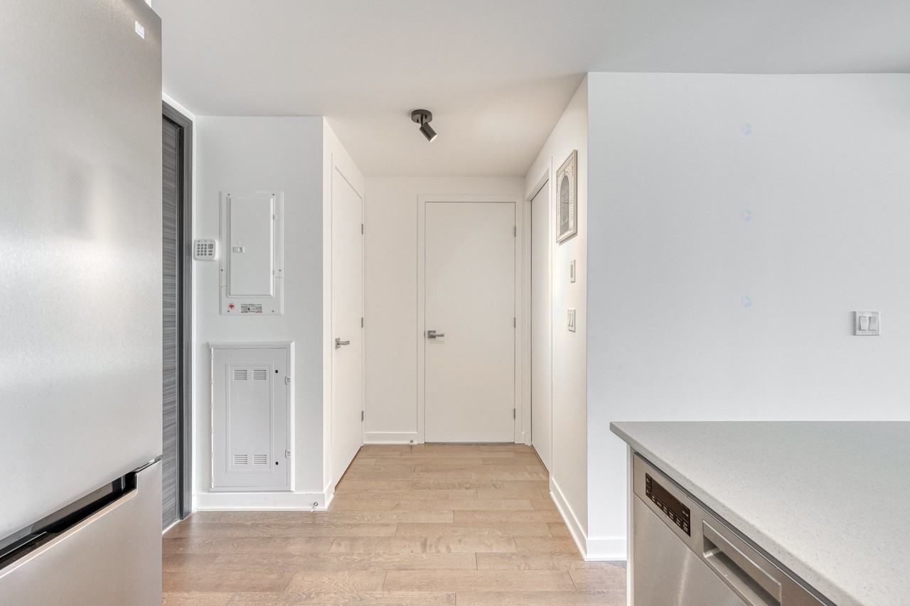 5227 Boulevard Décarie #203 - Photo 2 of 13