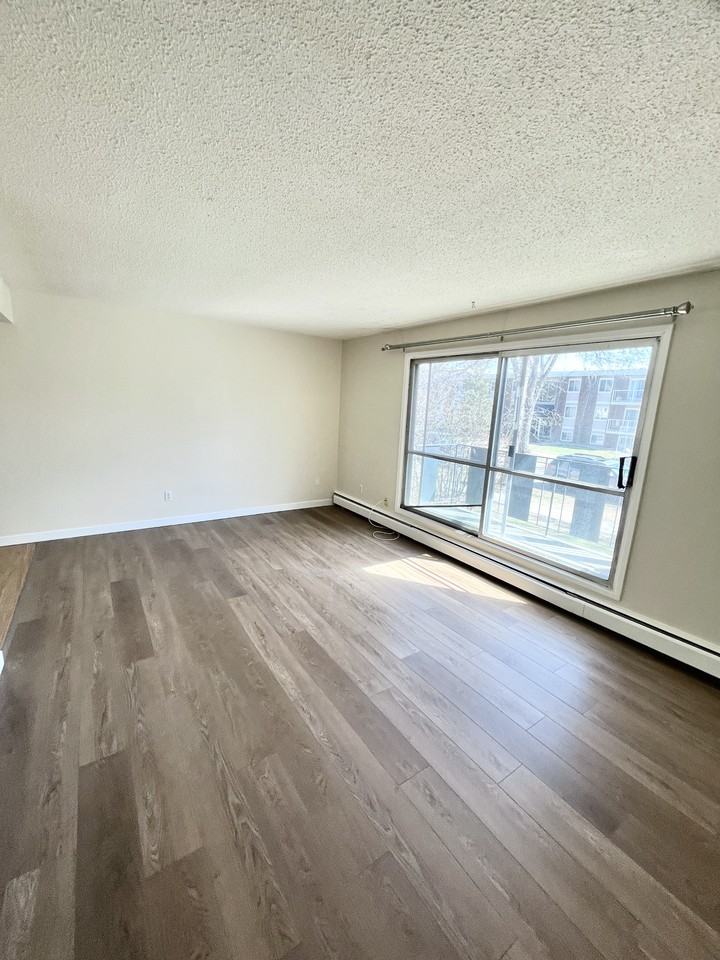 10824 112 St Nw - Photo 7 of 26