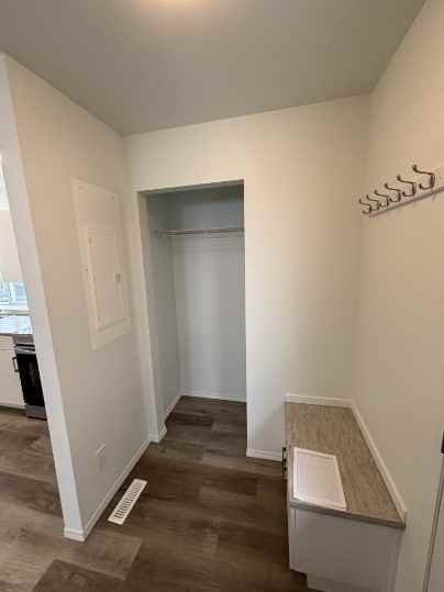 12021 55 St Nw - Photo 3 of 18