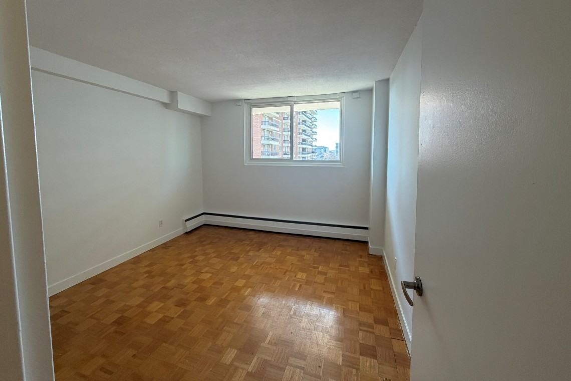 125 Somerset St. W. - Photo 5 of 39