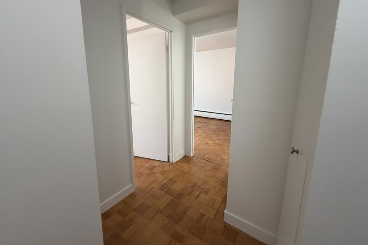125 Somerset St. W. - Photo 3 of 28