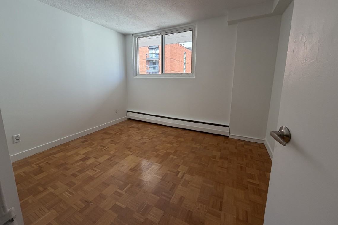 125 Somerset St. W. - Photo 5 of 28
