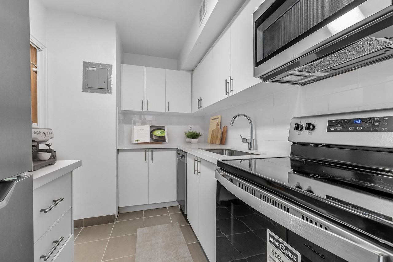 55 Brownlow Avenue - Photo 4 of 11