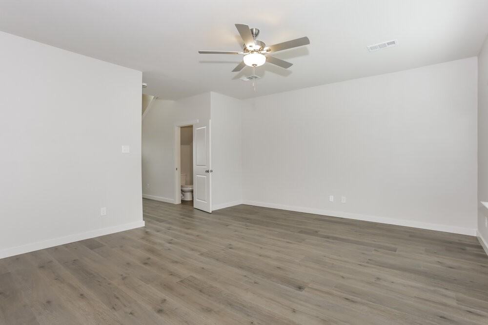 201 Julian Davis Dr - Photo 5 of 17