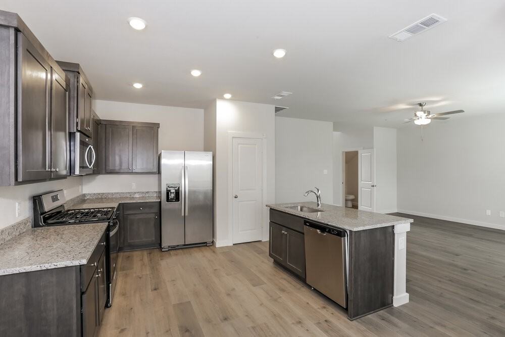 201 Julian Davis Dr - Photo 6 of 17