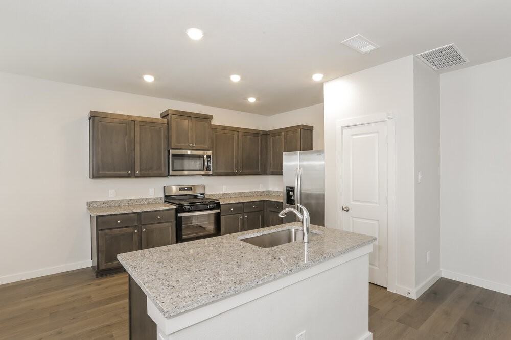 201 Julian Davis Dr - Photo 7 of 17