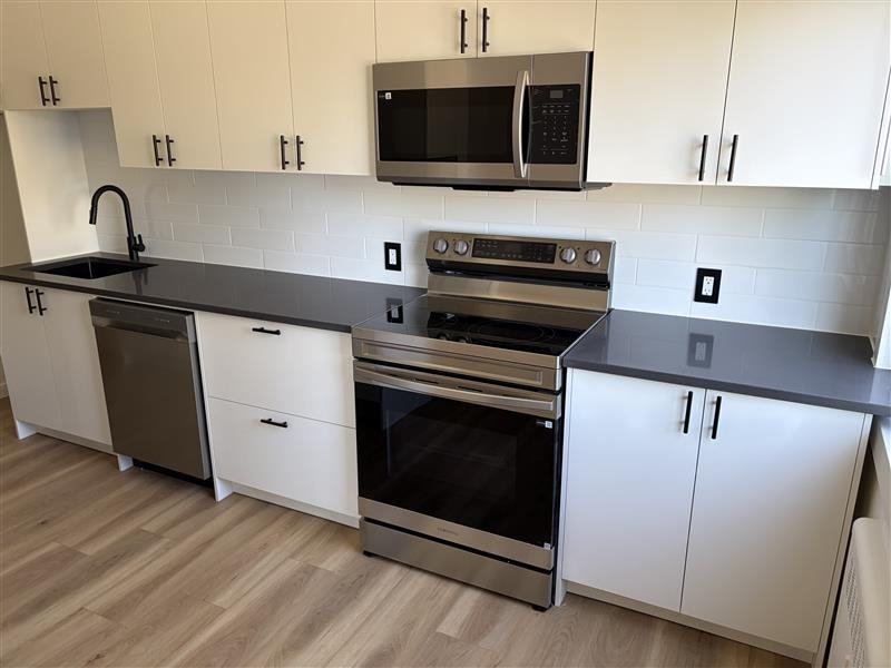 989 West 20th Avenue - Photo 2 of 7