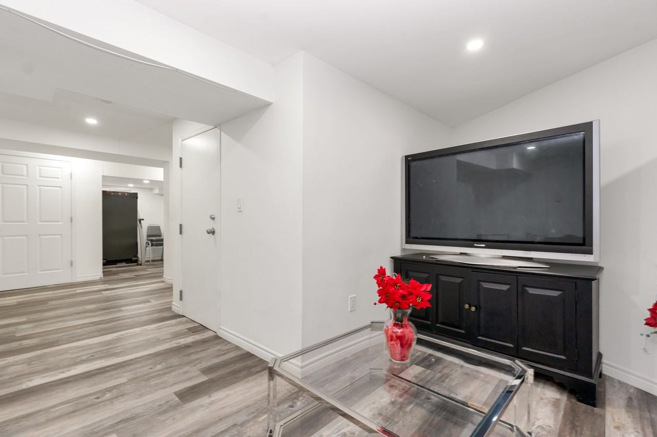 132 Castlehill Rd - Photo 3 of 21