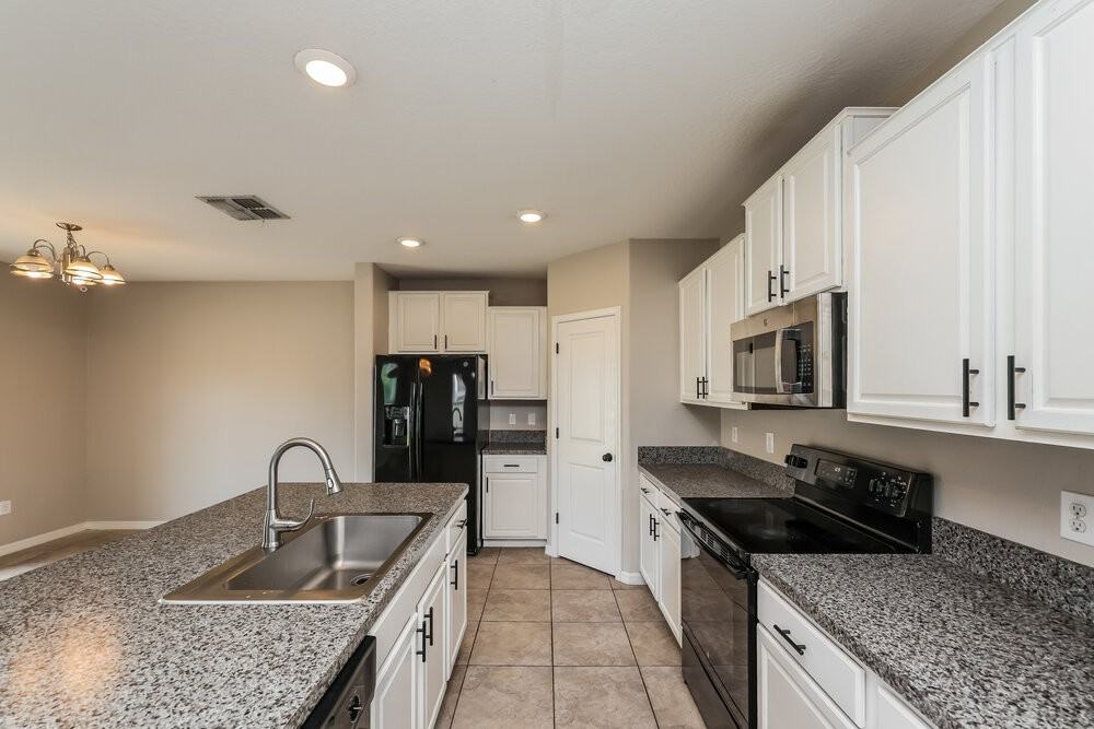 15423 Dark Star Ln - Photo 7 of 17