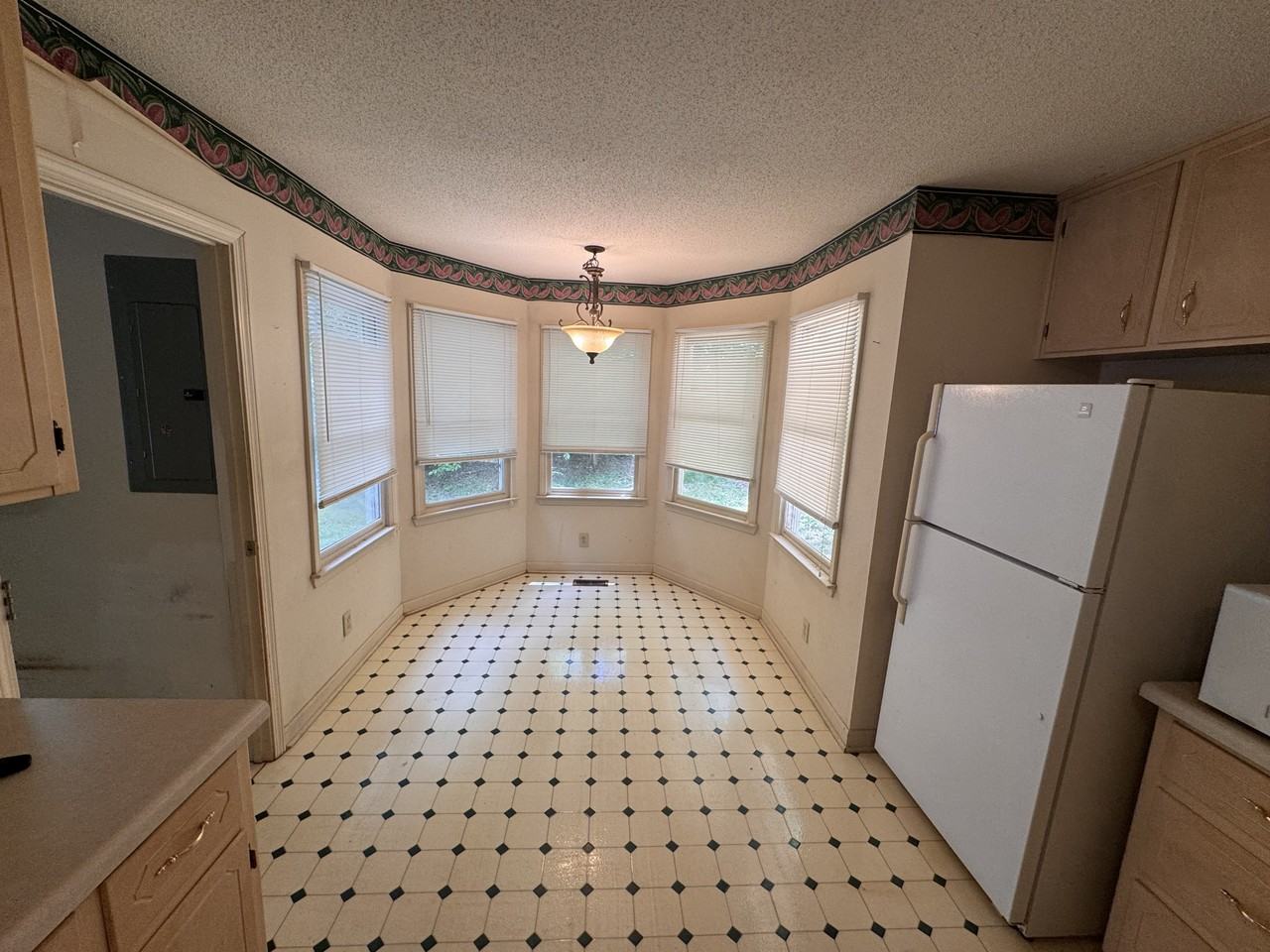 112 Oak Leaf Cir #1 - Photo 2 of 15