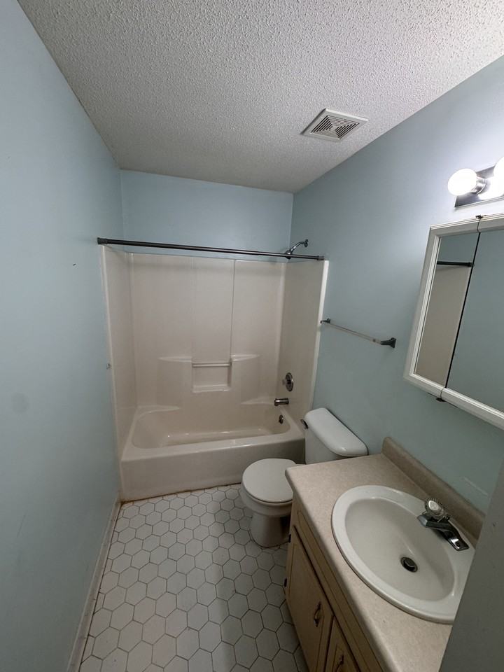112 Oak Leaf Cir #1 - Photo 6 of 15