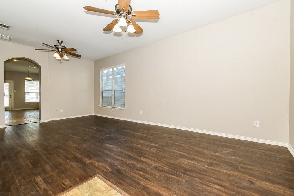 1116 Oakcrest Dr - Photo 6 of 17