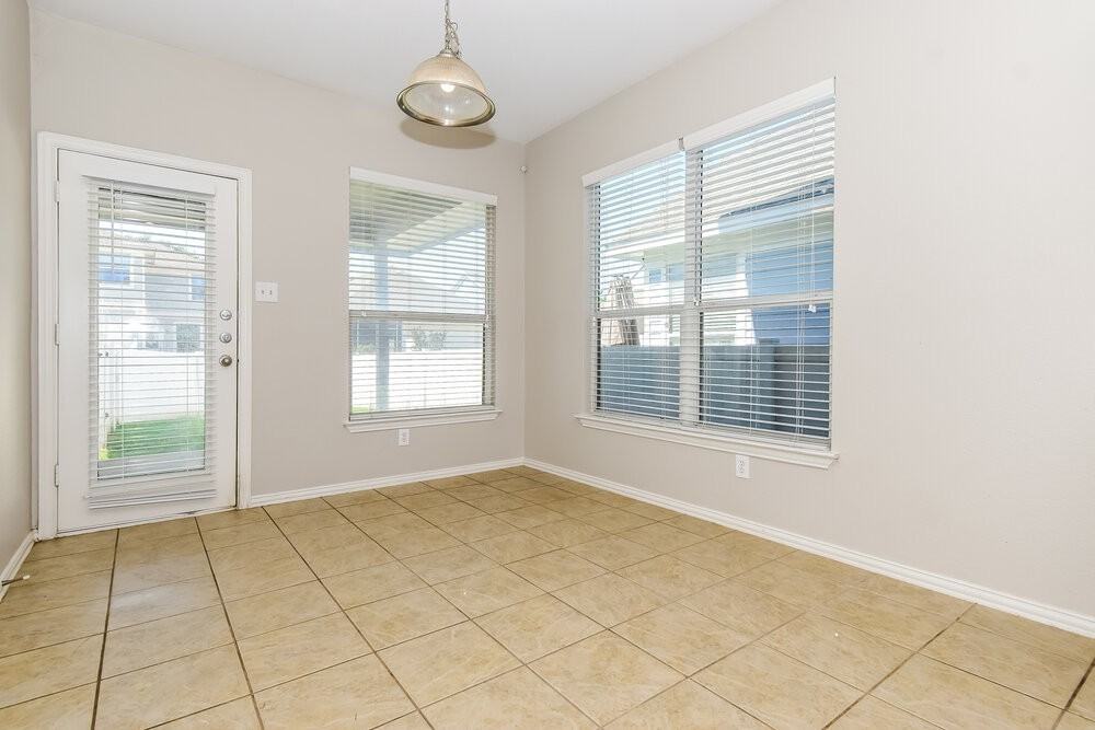 1116 Oakcrest Dr - Photo 7 of 17