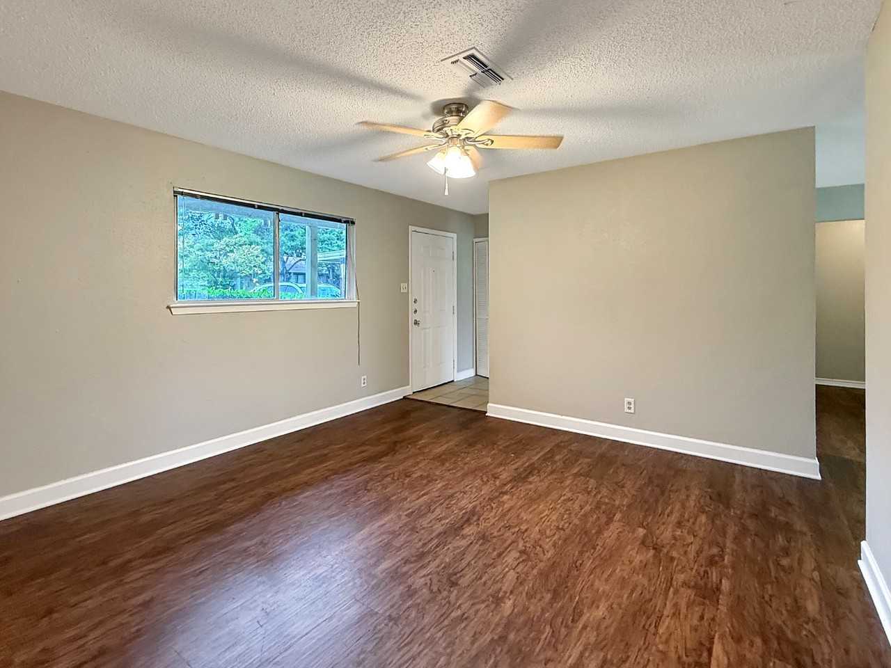 7611 Eastcrest Dr - Photo 5 of 20
