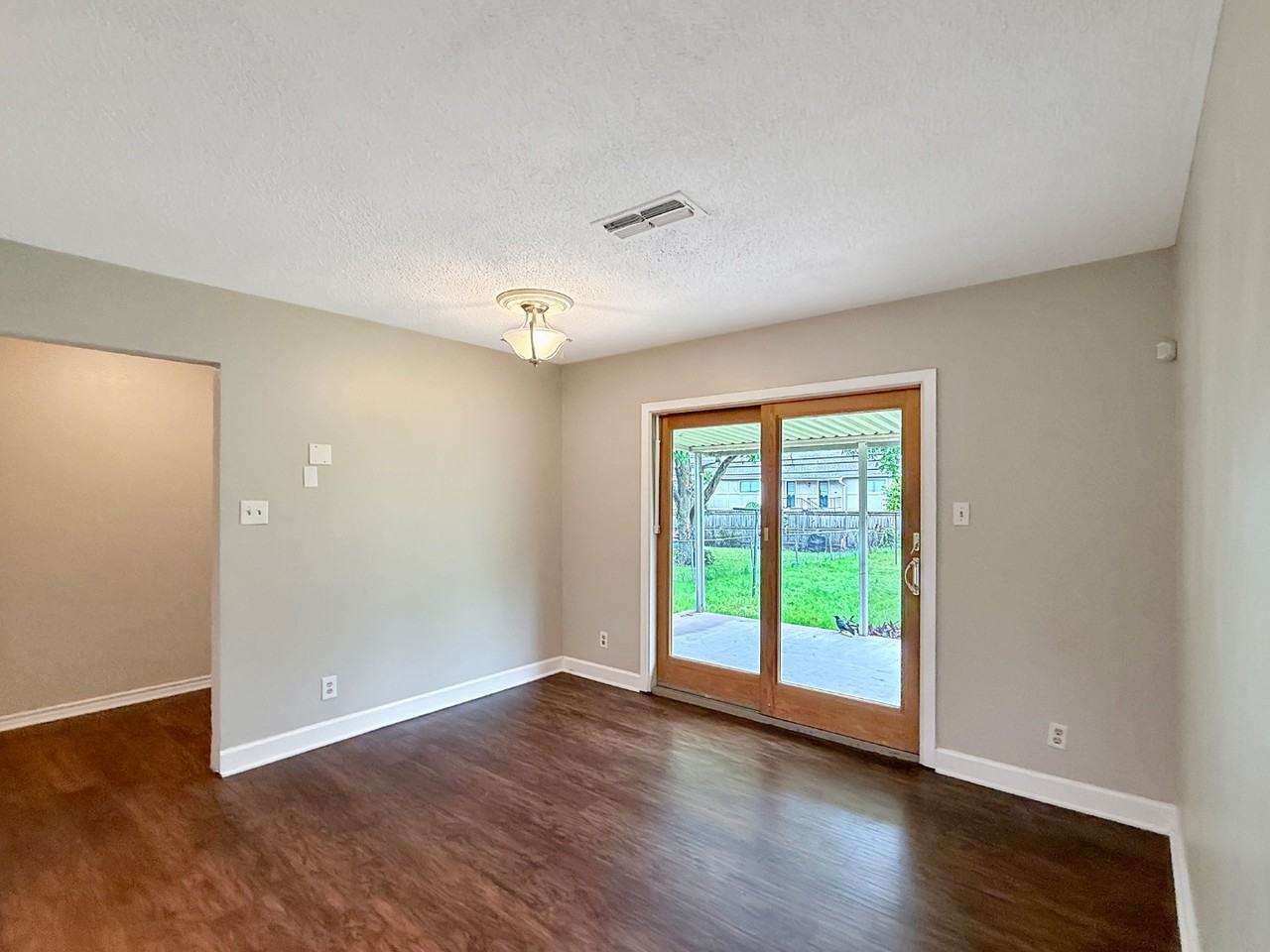 7611 Eastcrest Dr - Photo 7 of 20