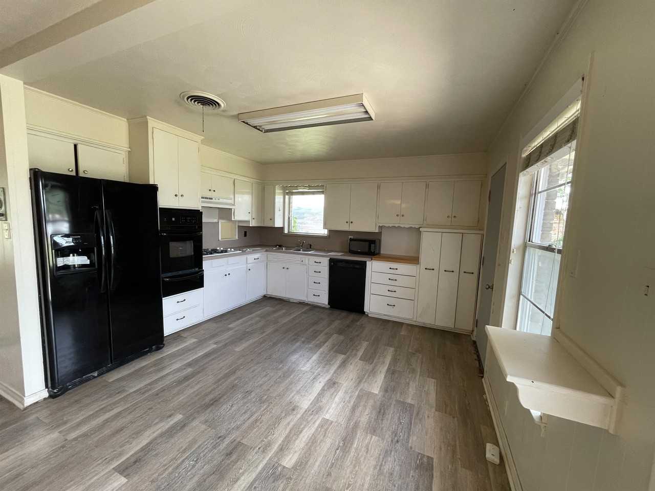 1402 Linden Dr #1 - Photo 4 of 19