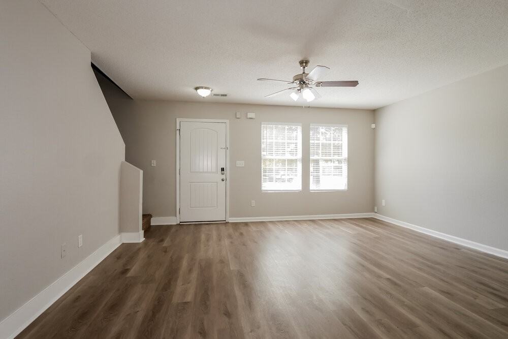 10060 Nolton Cir - Photo 5 of 17