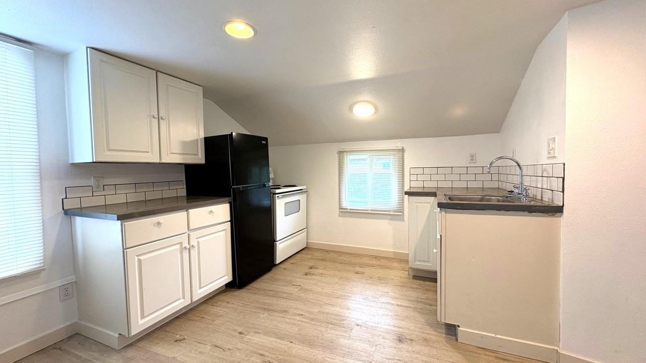 4512 Pacific Way - Photo 2 of 8