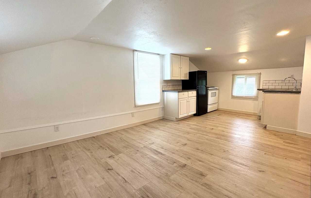 4512 Pacific Way - Photo 3 of 8