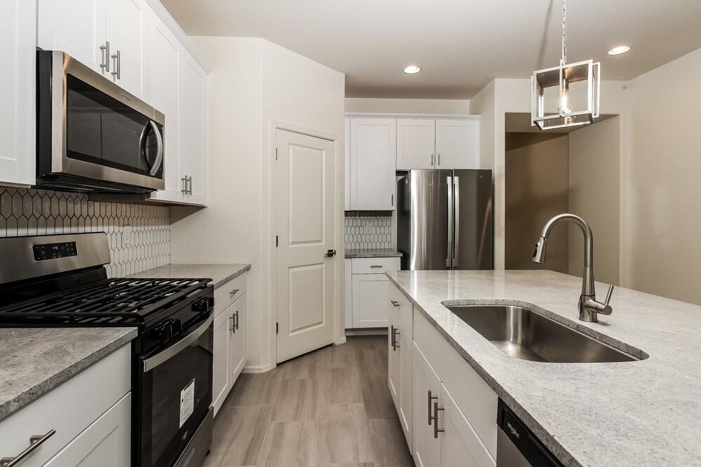 13146 N Grayson Dr - Photo 6 of 16