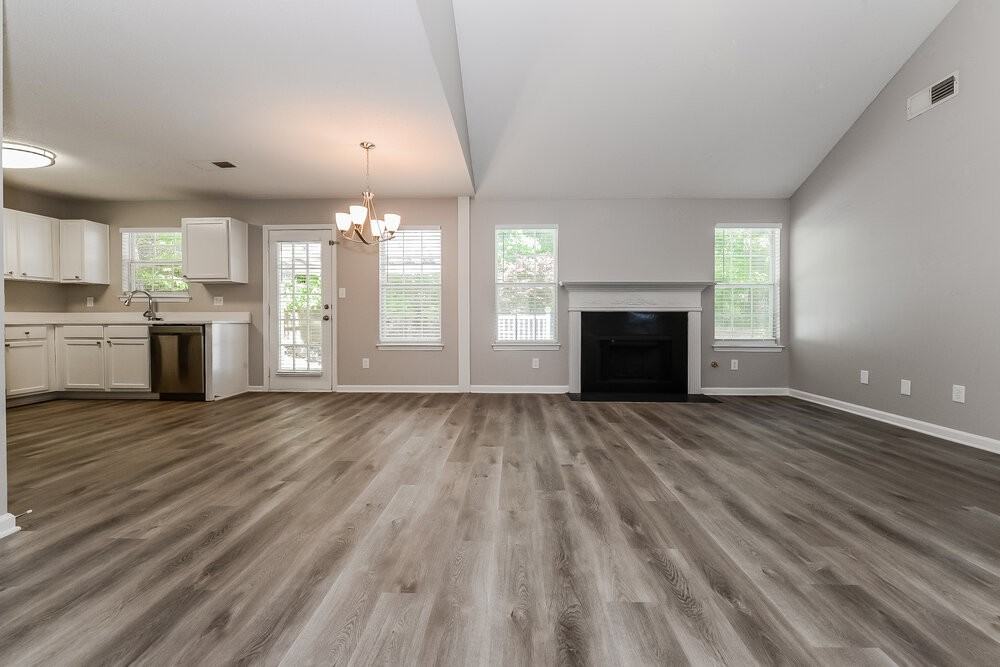 2860 Highland Hill Pkwy - Photo 3 of 16