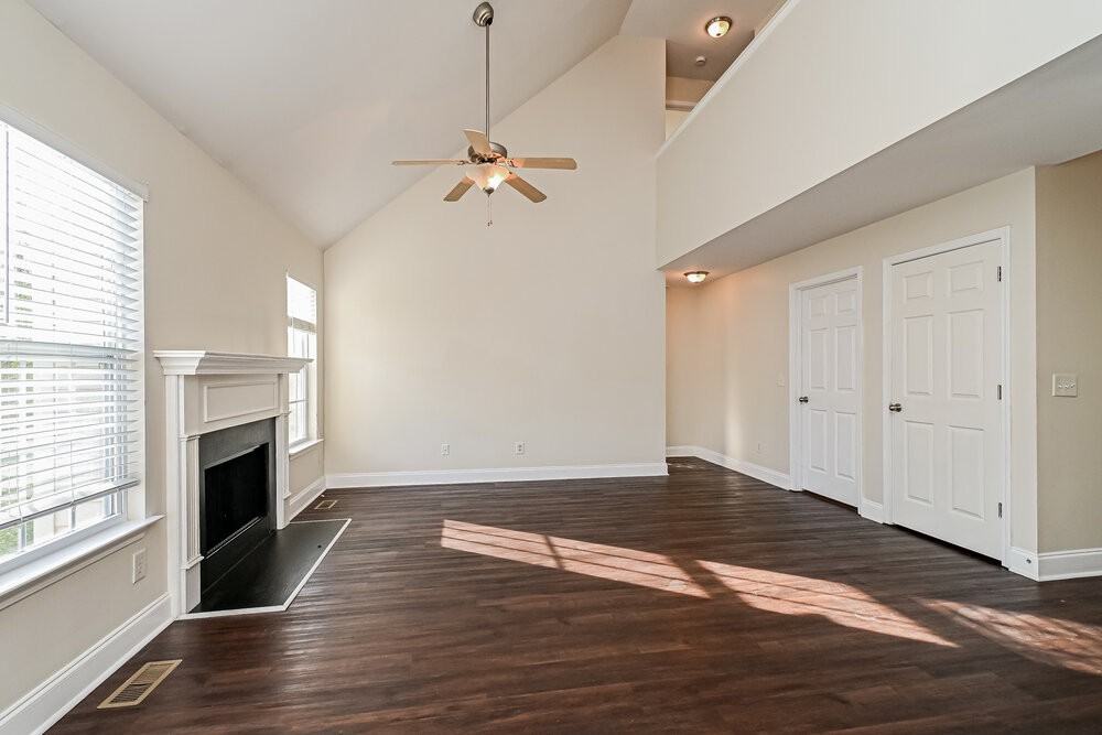 1565 Bridgecrest Dr - Photo 4 of 17