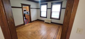 featured image of 725 N 9th Ave E