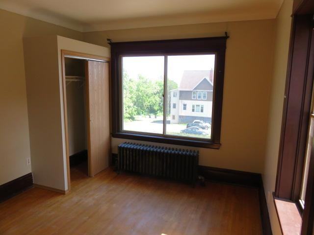 901 E 7th St - Photo 2 of 16