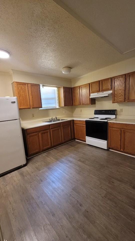1505 W Highland Ave - Photo 4 of 10
