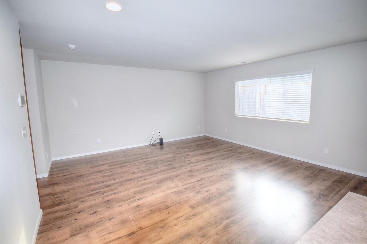 6923 Sweetgum Ave Ne #1 - Photo 3 of 28