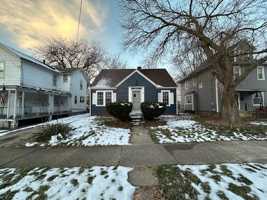 featured image of 2411 N Dechman Ave