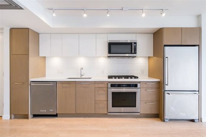 382 East 1st Ave - Photo 4 of 40