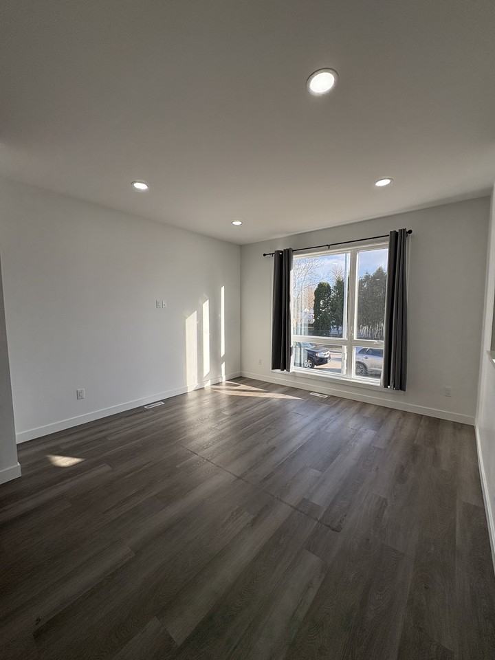 373 Bowman Ave - Photo 2 of 14